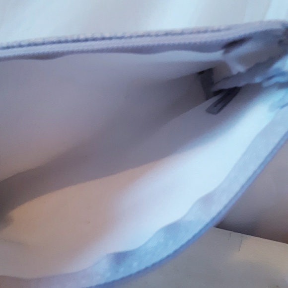 ItCosmetics Makeup Bag - Picture 4 of 7